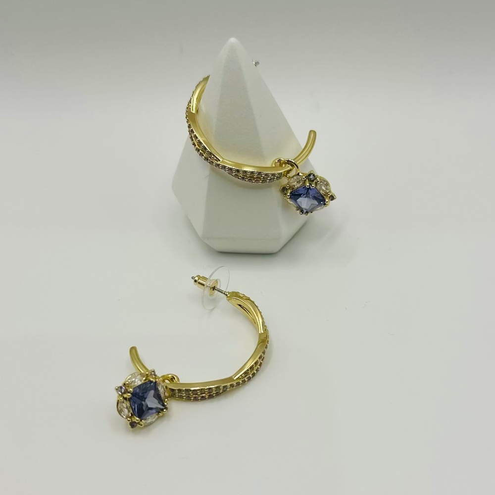 ✨ Bomb Party “She’s A Ten” Earrings  ✨